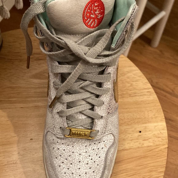 NIKE- LADIES SKY HIGH- sneaker wedge- size 6 - Picture 2 of 6